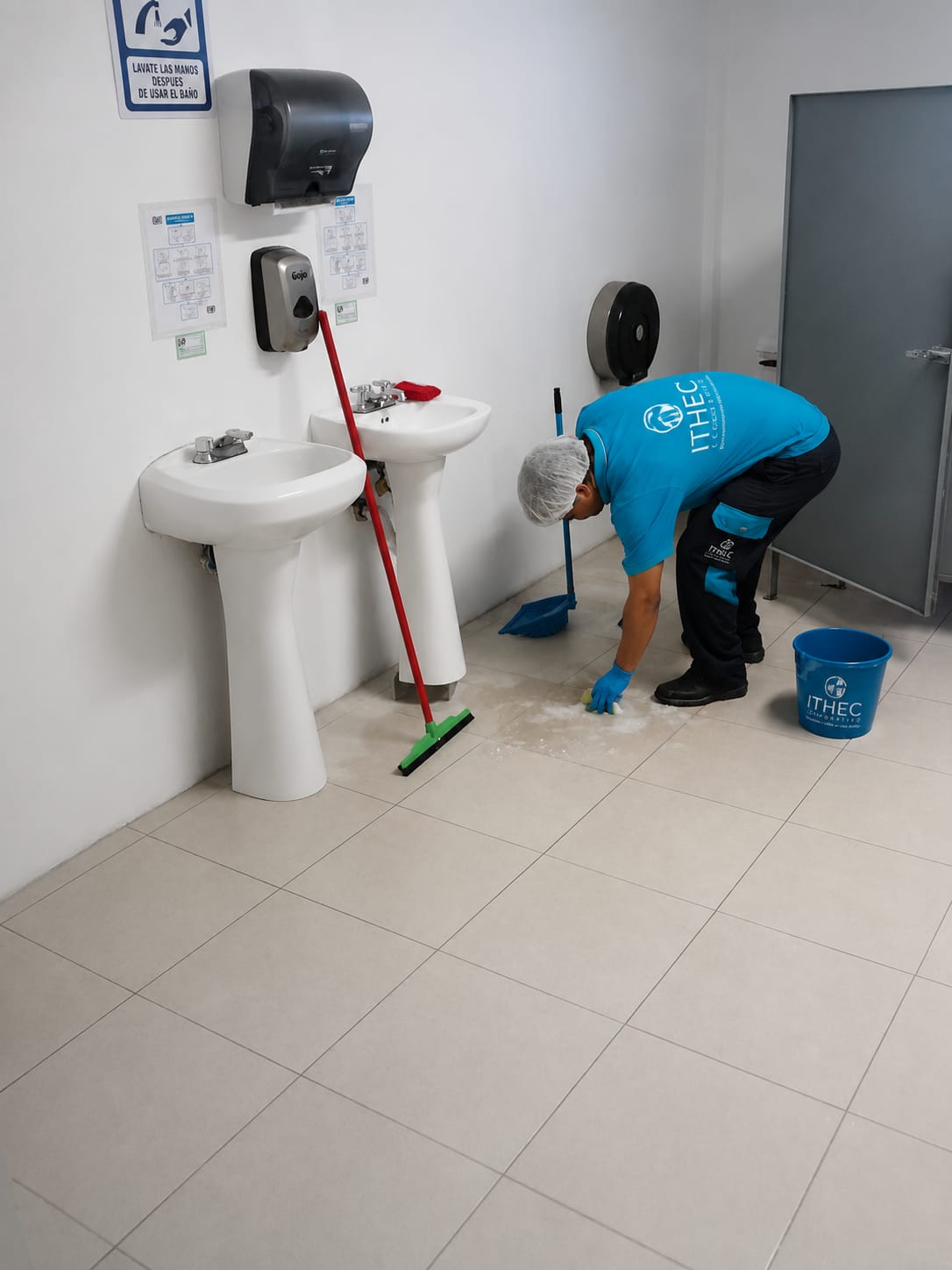 Sanitización y limpieza de sanitarios